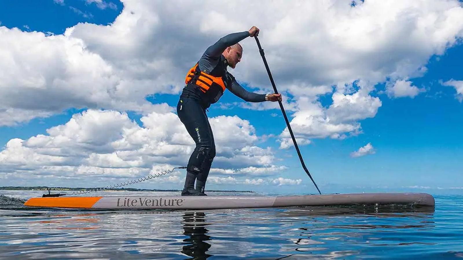 Titelbild zu " Sicherheit auf dem SUP: Schwimmweste vs. Restube " auf Lite Venture ( www.liteventure.de )