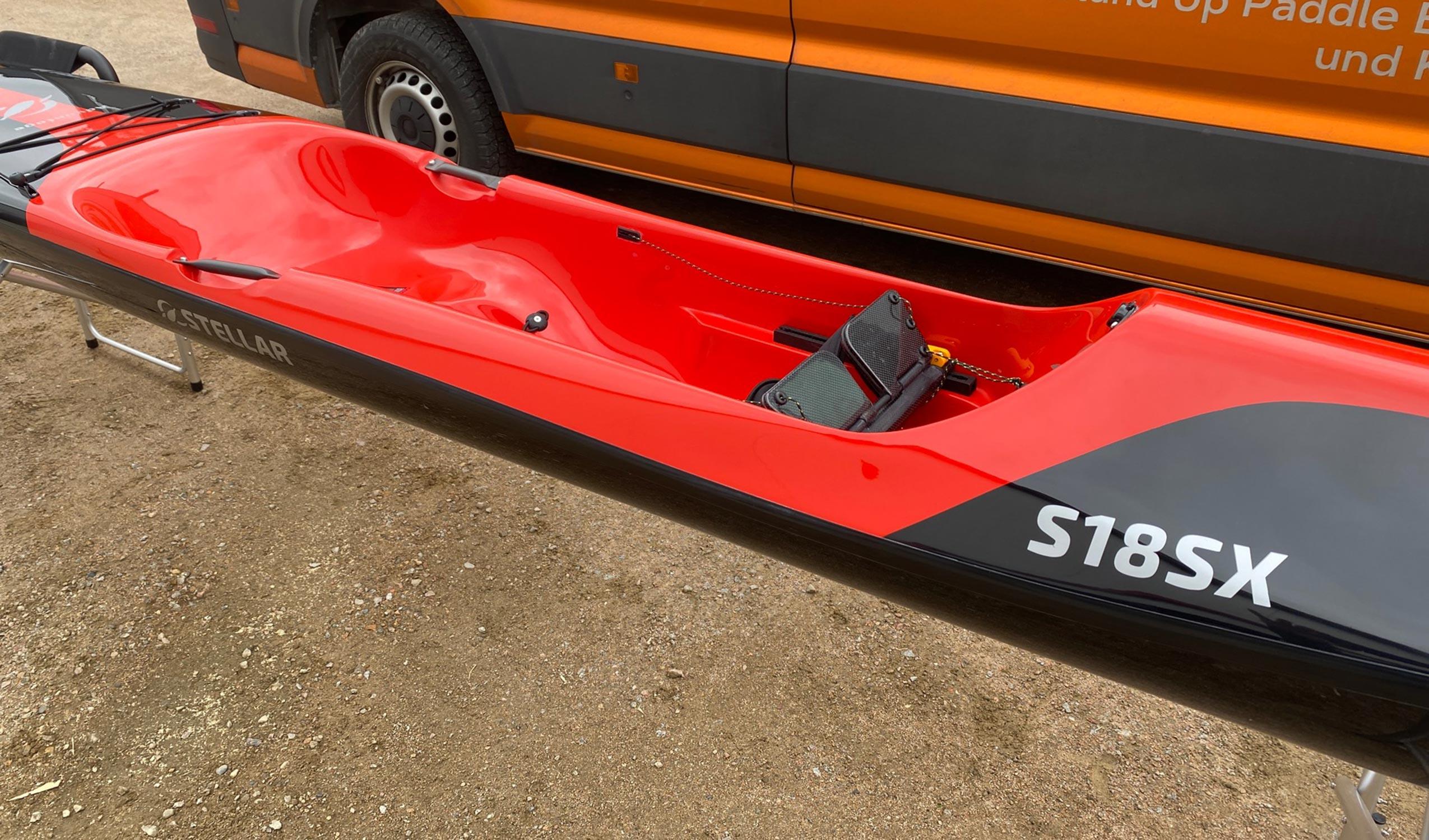 Produktbild von Kajak " S18S X Advantage-schwarz rot " der Marke STELLAR Lightweight für 2890.00 €. Erhältlich online bei Lite Venture ( www.liteventure.de )