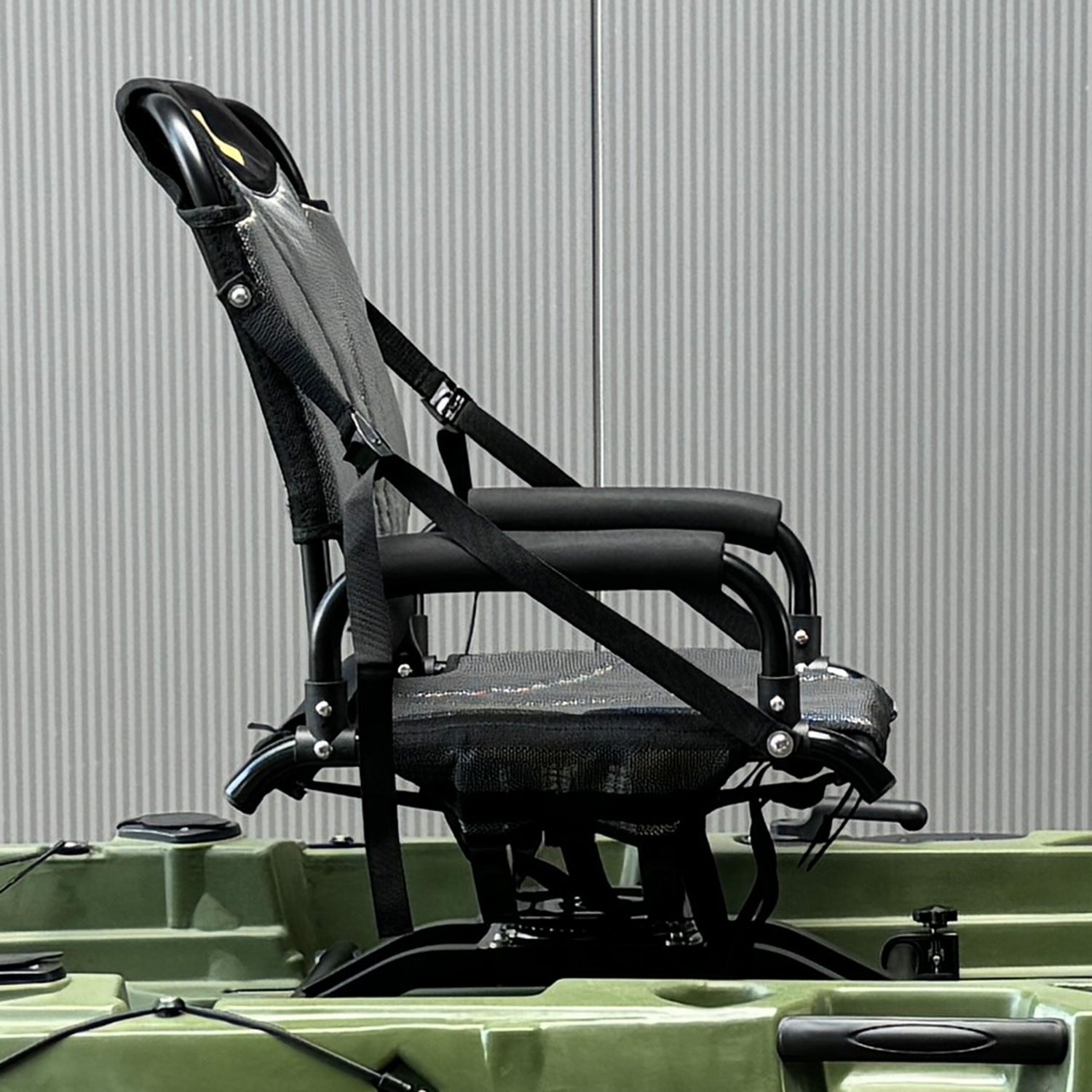 Swivel seat for fishing kayaks-360° swivelling + lockable