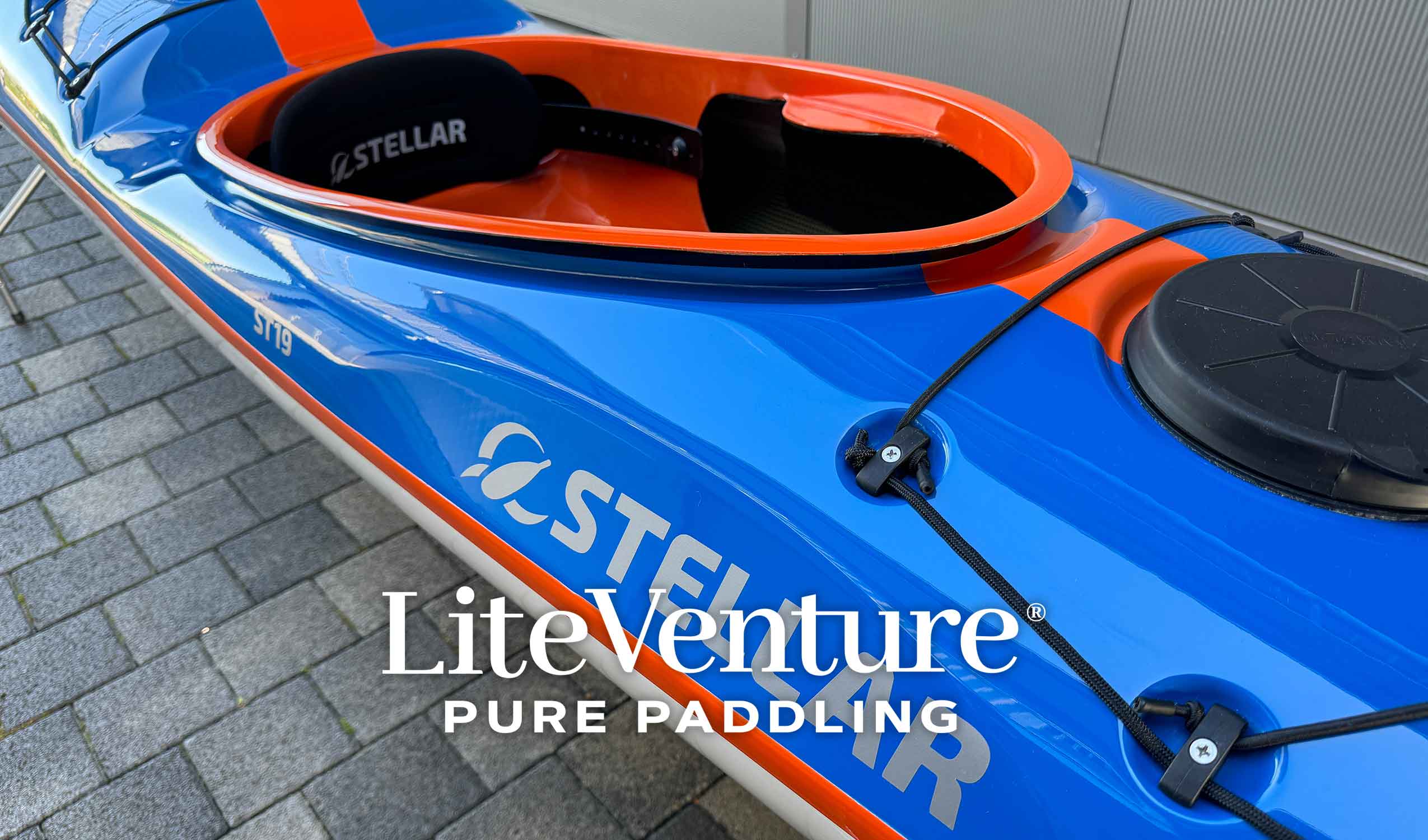 This picture is only a colour example for the blue/orange combination, it shows a different model.