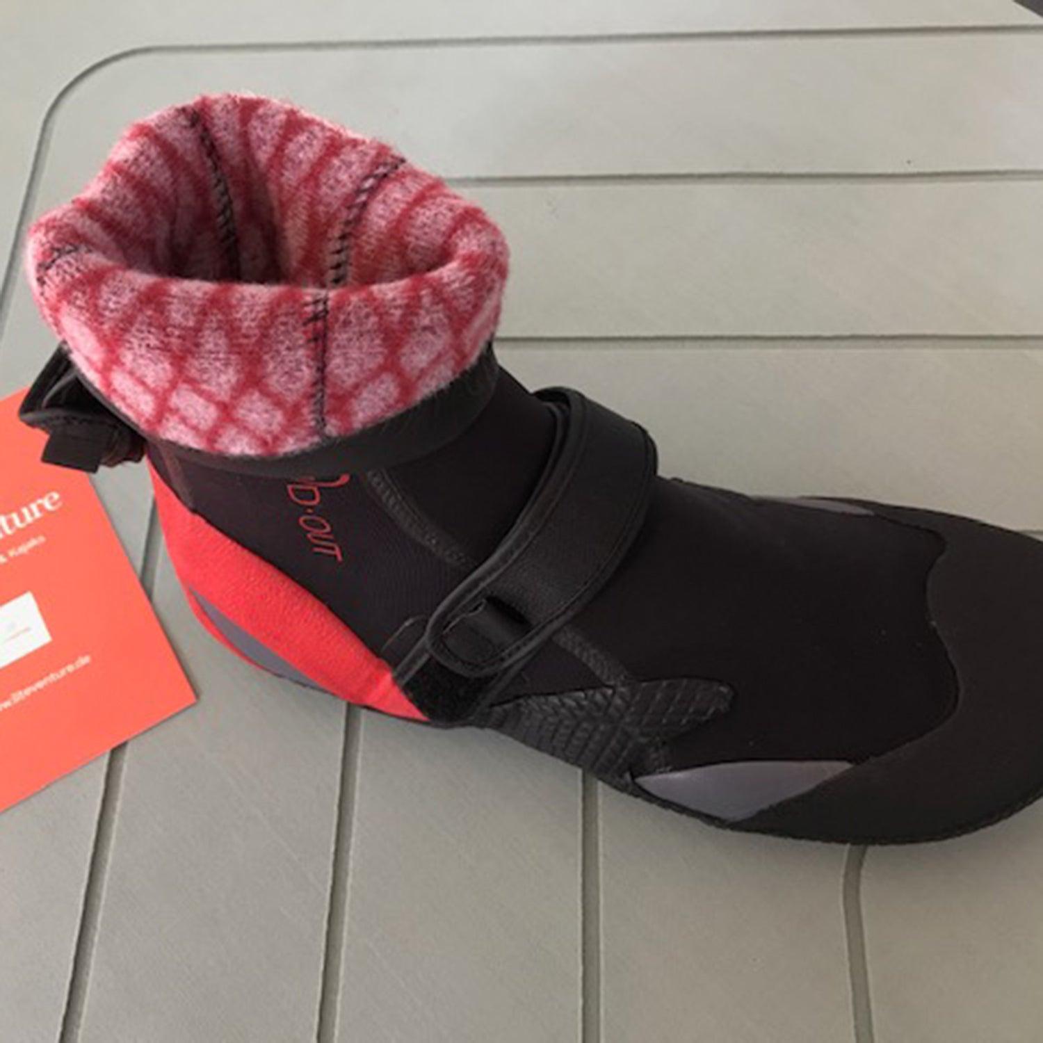Produktbild von Bekleidung " Neoprenschuhe 7mm-Warm Feet " der Marke Stand Out für 70.00 €. Erhältlich online bei Lite Venture ( www.liteventure.de )