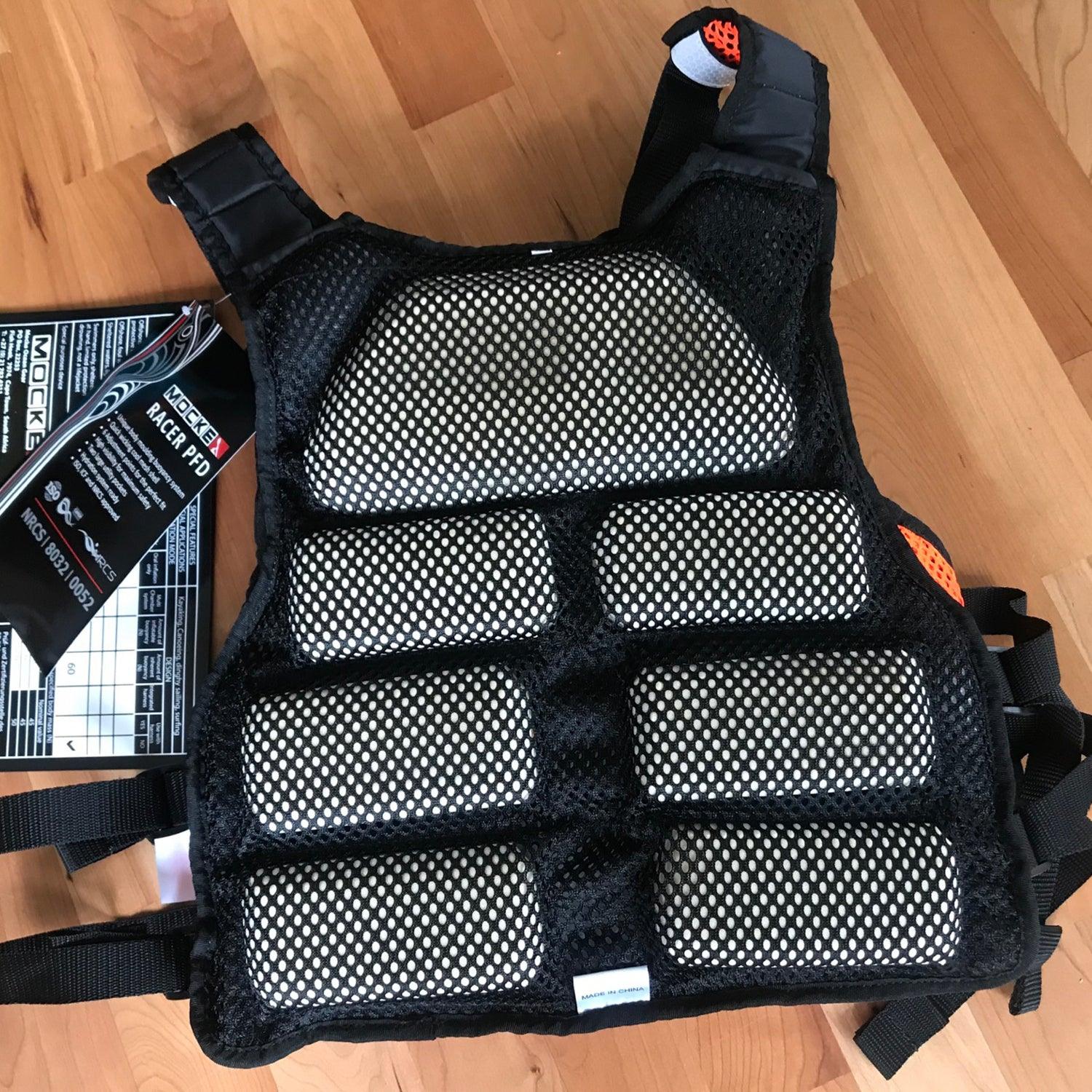 Photo de produit des accessoires " Gilet de sauvetage-Lifevest " de la marque Mocke pour 150.00 €. Disponible en ligne chez Lite Venture ( www.liteventure.de )