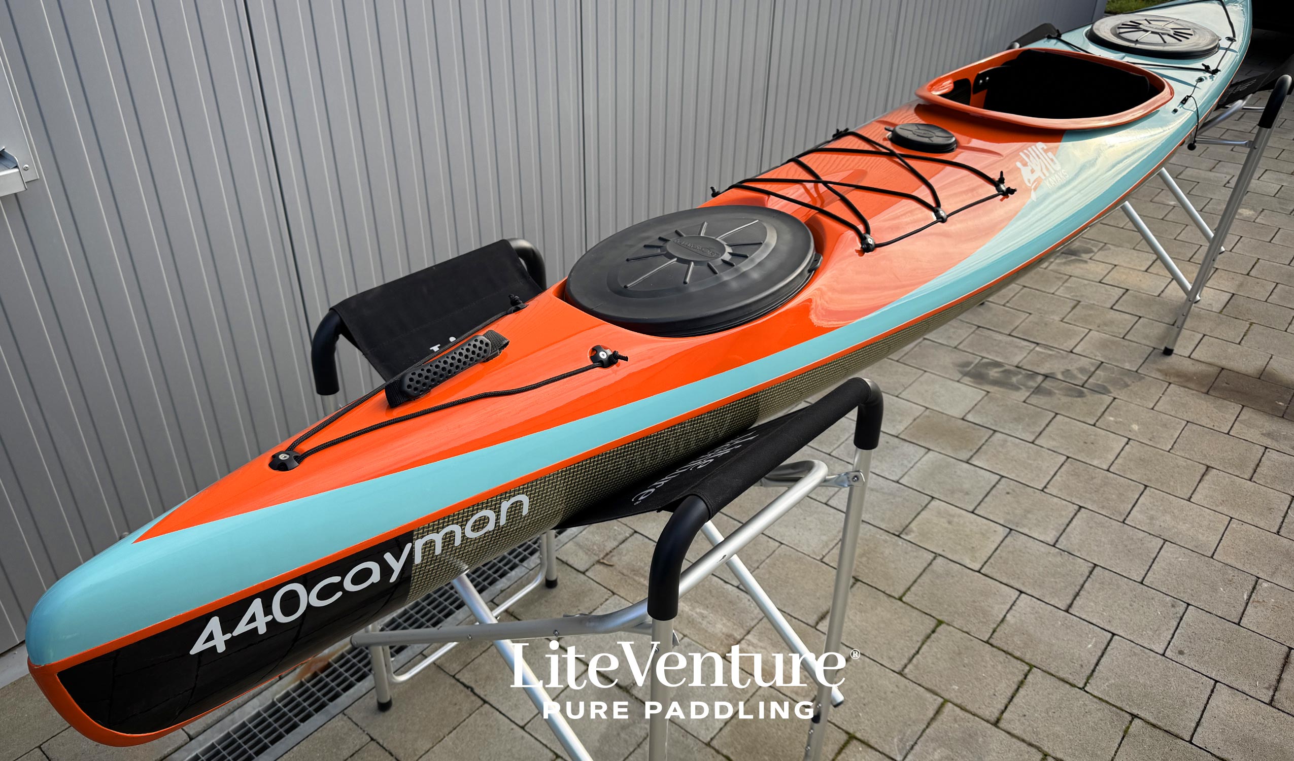 Kayak WIG Cayman 440 Carbon/Kevlar in turquoise/orange