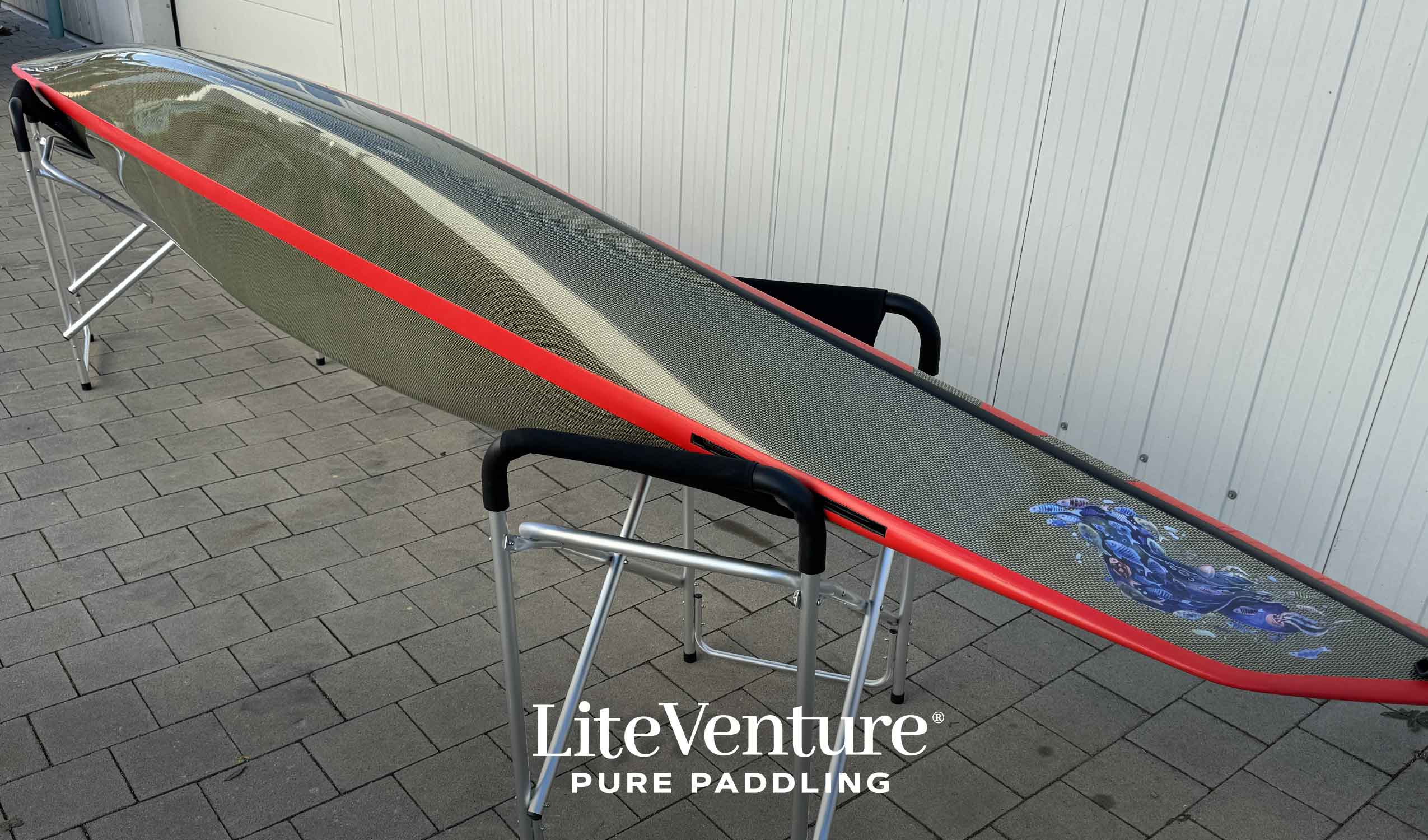 Hunter 520-Carbon/Kevlar Layup-All Red