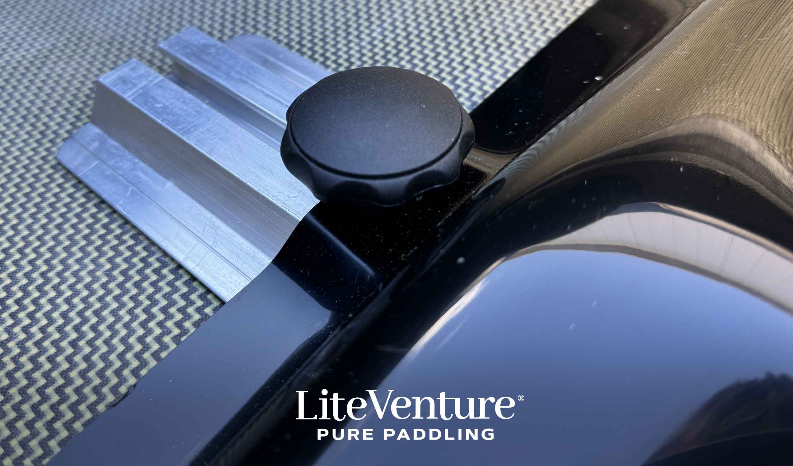 Hunter 520-Carbon/Kevlar Layup-All Red