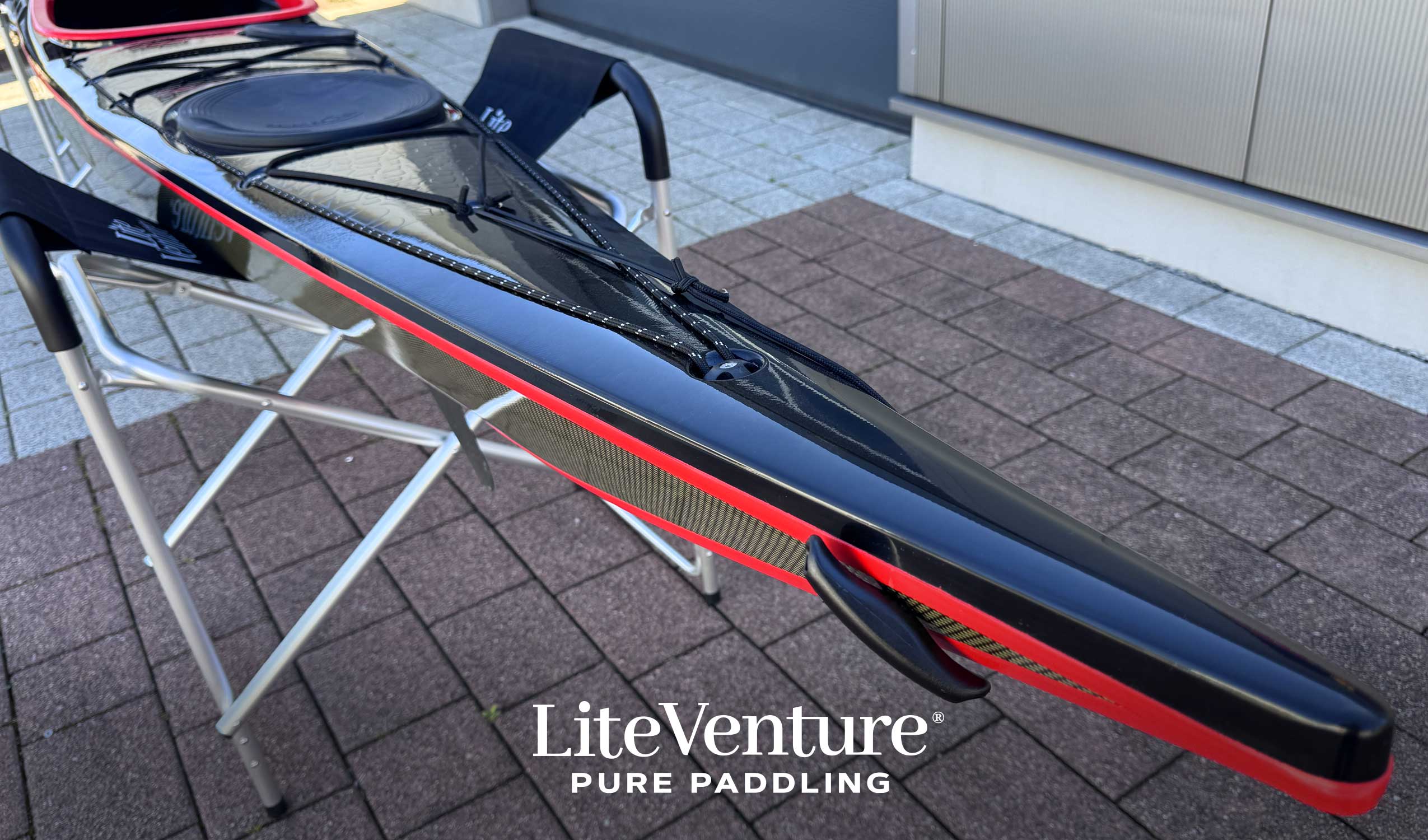 Greenland GT carbon/kevlar layup black/red with visible carbon fibre