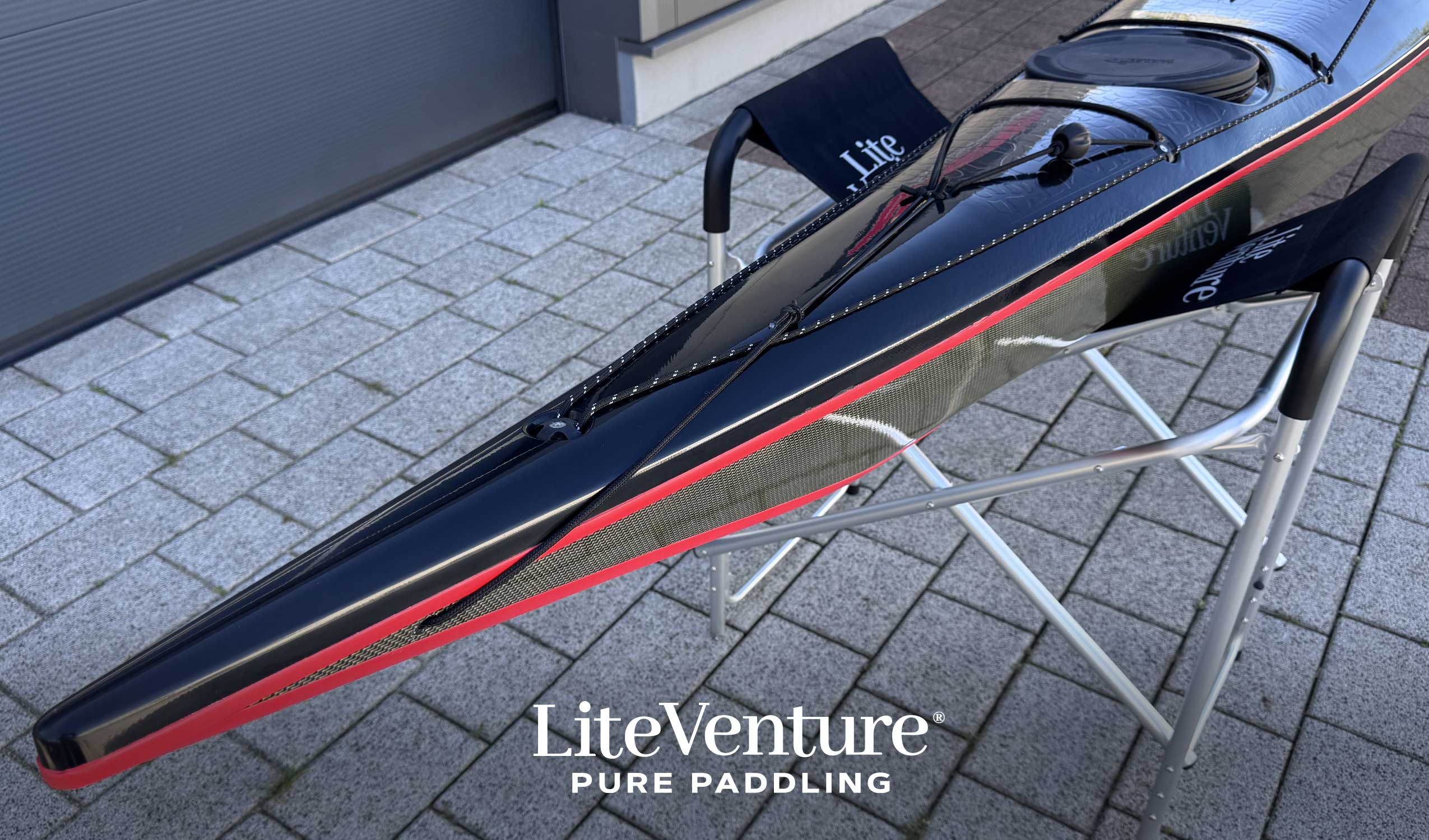 Greenland GT carbon/kevlar layup black/red with visible carbon fibre