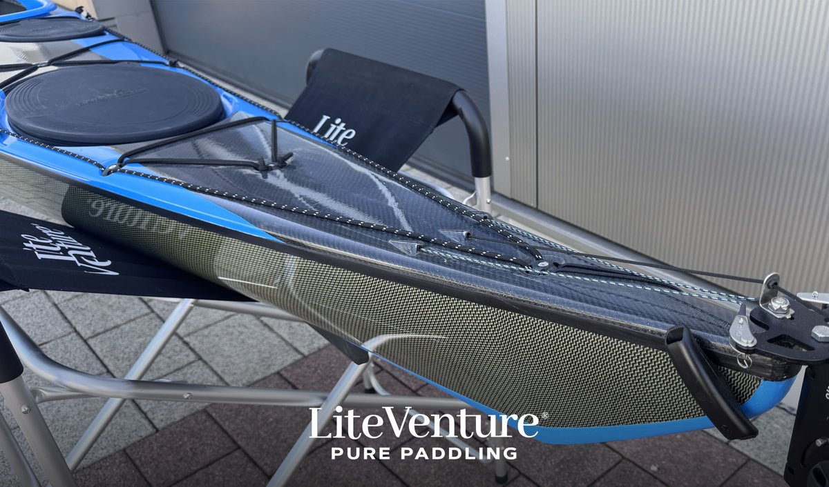 Arrow Bara Seekajak-Carbon/Kevlar Layup-Carbondeck Sky Blue/Sichtcarbon