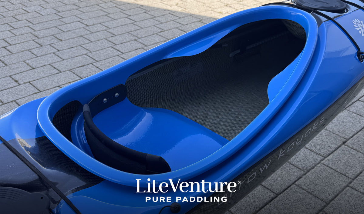 Arrow Bara Seekajak-Carbon/Kevlar Layup-Carbondeck Sky Blue/Sichtcarbon