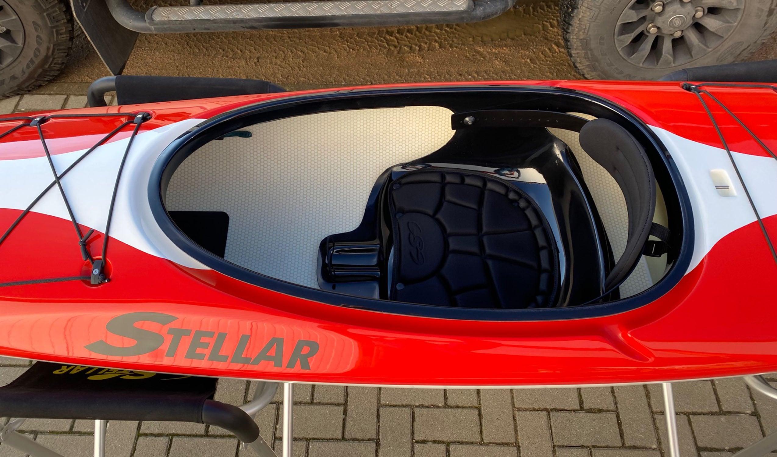 Produktbild von Kajak " S12 Advantage-rot weiß " der Marke STELLAR Lightweight für 2290.00 €. Erhältlich online bei Lite Venture ( www.liteventure.de )
